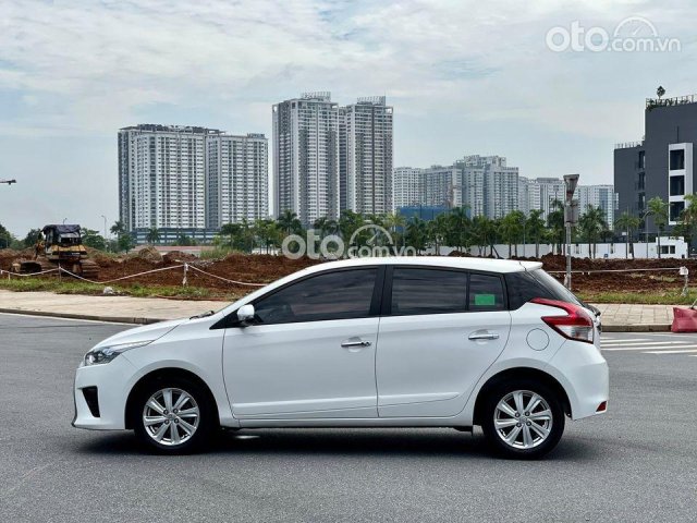 Cần bán gấp Toyota Yaris sản xuất năm 2017, màu trắng0