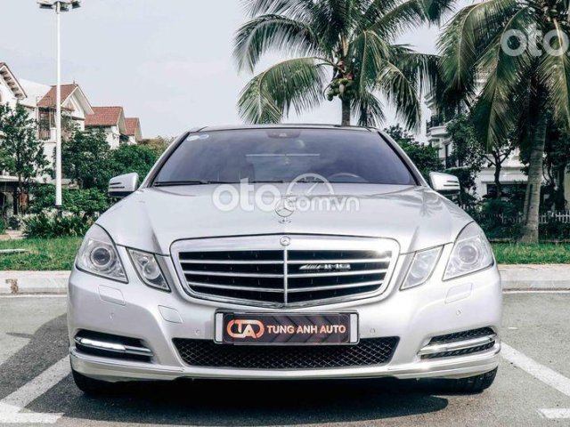 Cần bán xe Mercedes E300 AMG năm 2012, màu bạc, giá tốt0