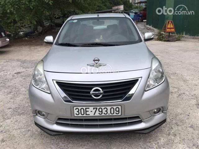 Bán Nissan Sunny XV Premium S đời 2017, màu bạc