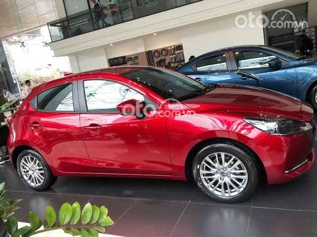 Bán Mazda 2 1.5 Sport Premium năm sản xuất 2021, màu đỏ giá cạnh tranh0