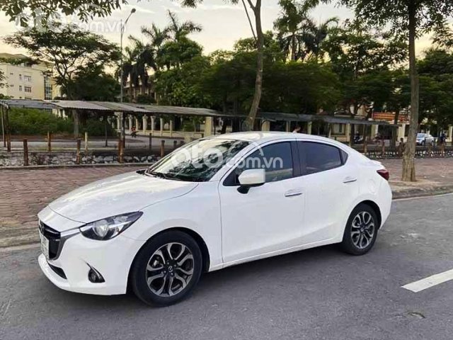 Cần bán gấp Mazda 2 1.5 AT đời 2018, màu trắng còn mới0