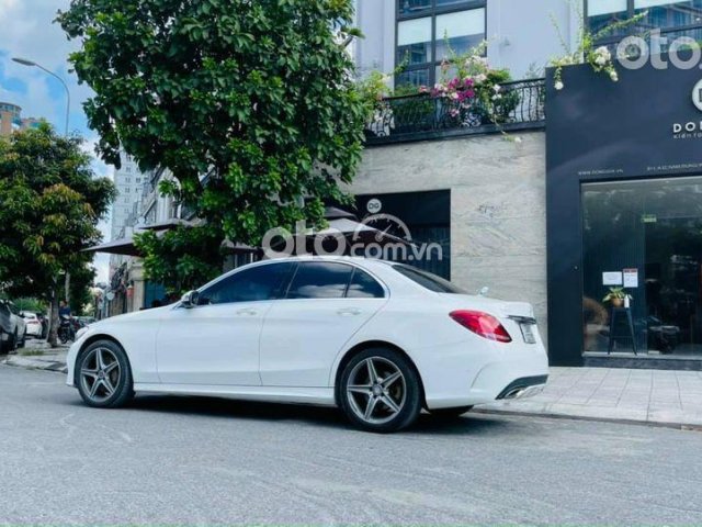 Hỗ trợ 70%, xe Mercedes C300 AMG đời 2017, màu trắng0