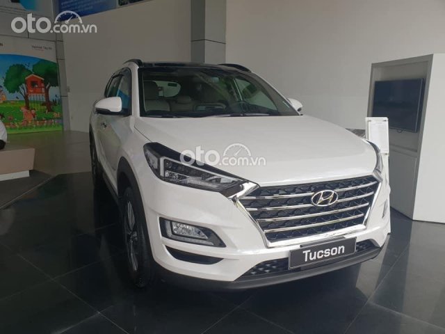 Cần bán xe Hyundai Tucson đời 2021, màu trắng0