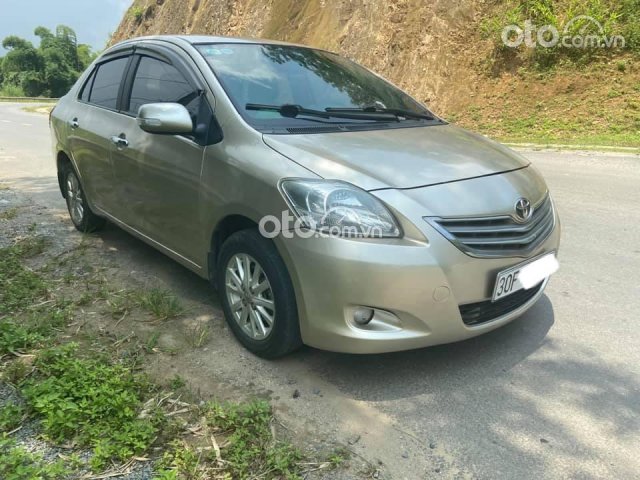 Cần bán gấp chiếc Toyota Vios 2009 màu vàng cát0