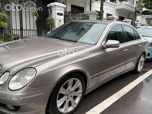 Cần bán lại xe Mercedes E200 đời 2009, màu xám