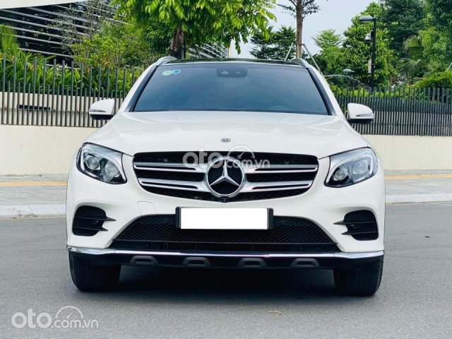 Cần bán Mercedes GlC 300 sản xuất 2017, hỗ trợ bank 75%0