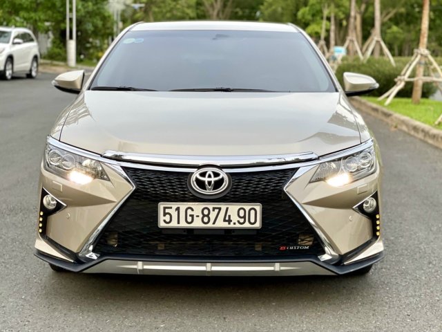 Bán ô tô Toyota Camry đời 2019 còn mới, giá tốt0