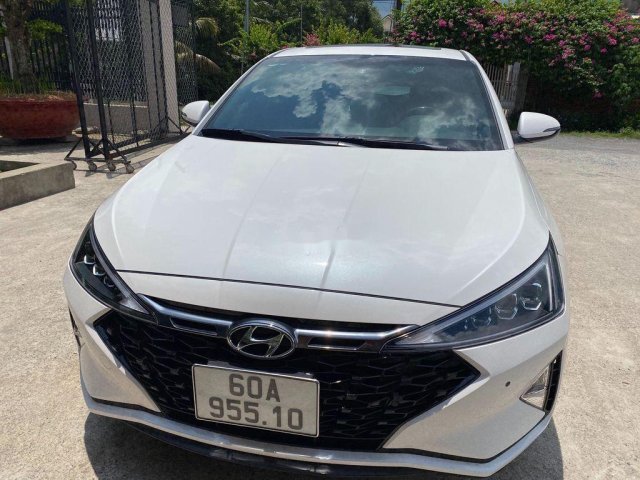 Bán xe Hyundai Elantra năm 2021, màu trắng còn mới0