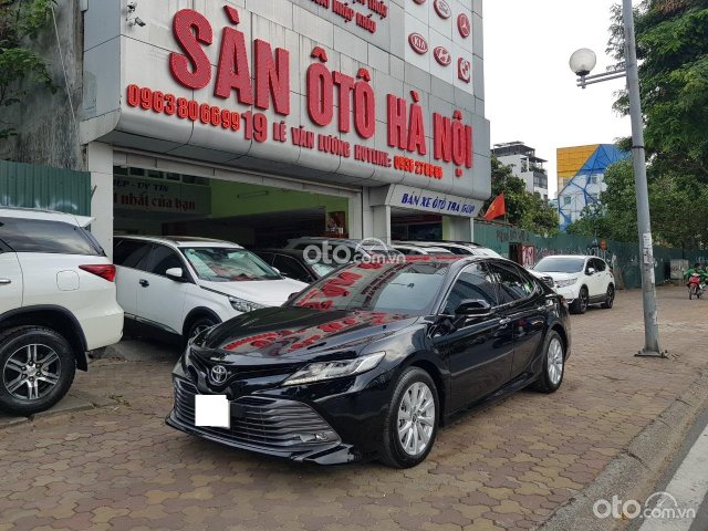 Sàn ô tô Hà Nội bán Camry bản 2.0 sản xuất 2020 nhập khẩu Thái Lan, xe tư nhân chính chủ đi rất ít