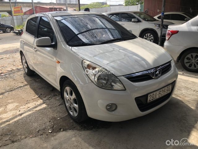 Bán Hyundai i20 năm sản xuất 2012 xe đẹp, gia đình cần lên đời nên bán0