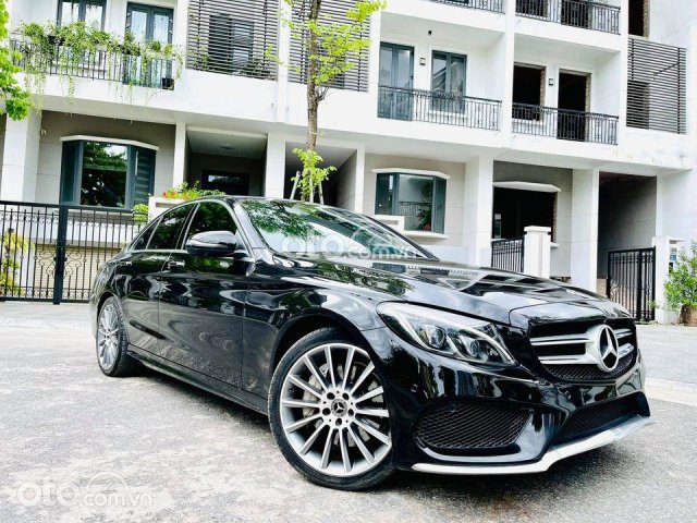 Cần bán lại xe Mercedes C300 AMG năm sản xuất 2018, chất xe rất mới0