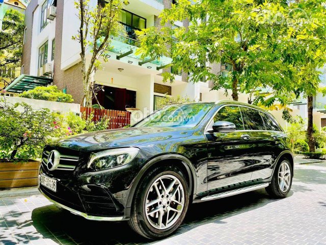 Bán Mercedes GLC300 4Matic sản xuất năm 2016, màu đen0