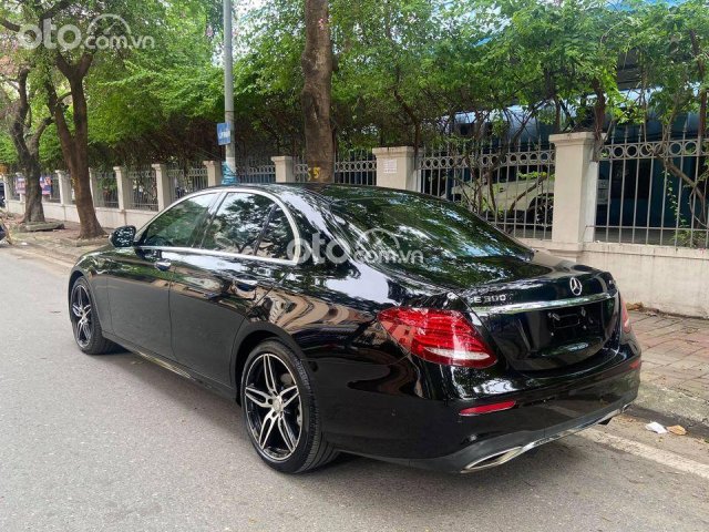 Xe Mercedes E300 AMG model 2017, màu đen0