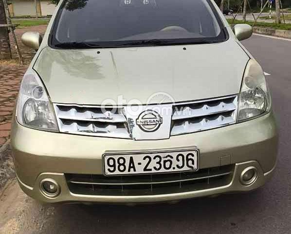 Cần bán gấp Nissan Grand livina đời 2011, màu xám còn mới, giá 189tr0