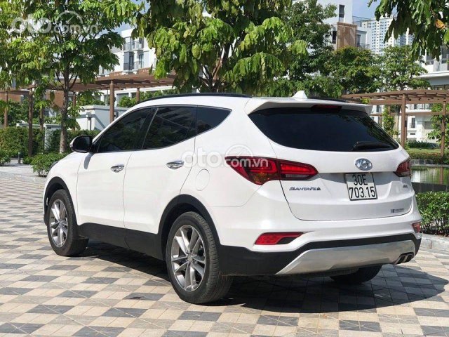 Cần bán Hyundai Santa Fe 2016, màu trắng