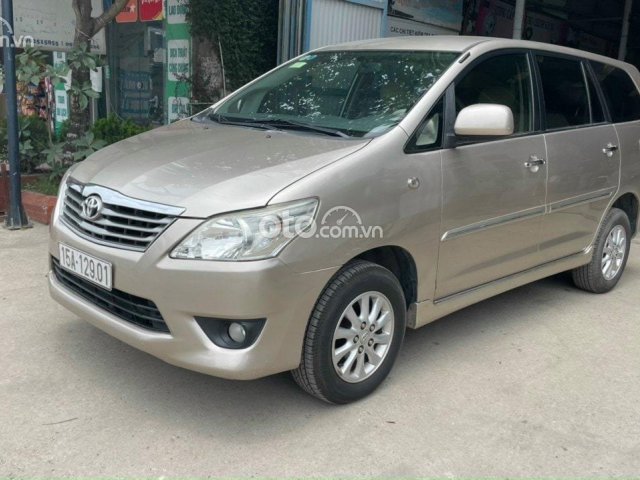 Bán ô tô Toyota Innova đời 2014, màu bạc