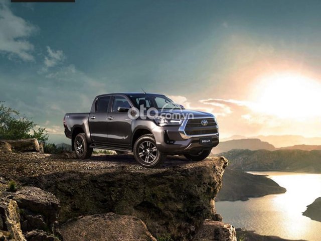 Cần bán xe Toyota Hilux 2.4L 4x4MT sản xuất năm 2021, màu xám, giá tốt0