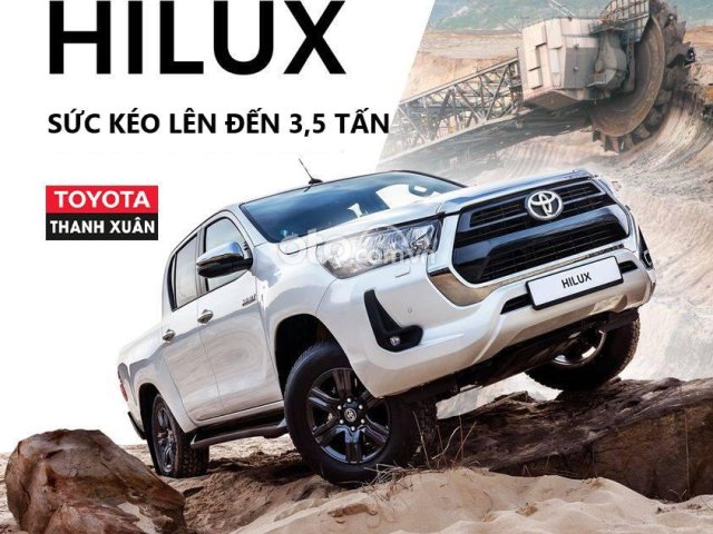 Bán xe Toyota Hilux 2.4L 4x2 AT sản xuất năm 2021, màu trắng, giá 674tr0