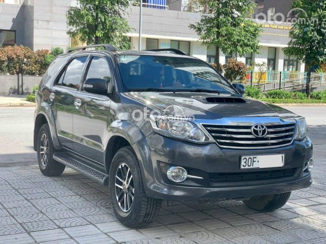 Cần bán Toyota Fortuner năm sản xuất 2015, màu xám, nhập khẩu số sàn, giá 665tr