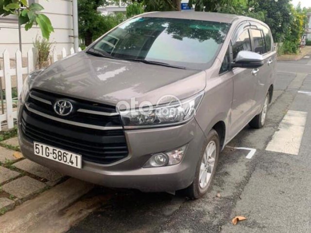 Bán xe Toyota Innova đời 2018, màu xám0