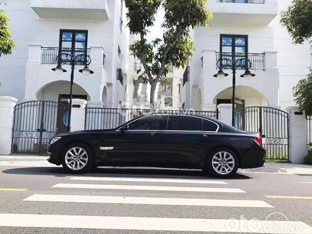 Cần bán xe BMW 730Li năm 2015, màu đen, xe nhập còn mới