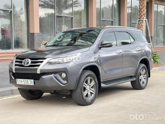 Bán Toyota Fortuner sản xuất 2020, màu xám còn mới, giá tốt0