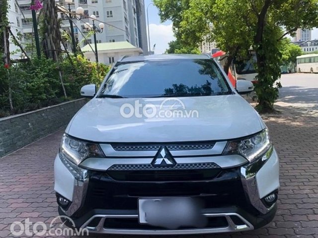 Bán Mitsubishi Outlander năm 2020, màu trắng còn mới, giá chỉ 815 triệu