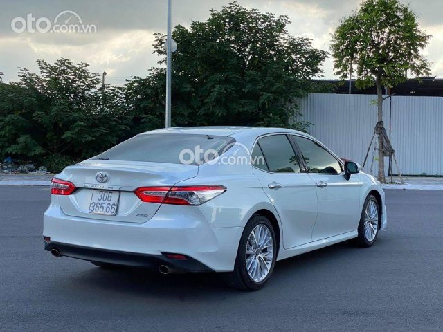 Cần bán gấp Toyota Camry năm 2021, màu trắng0