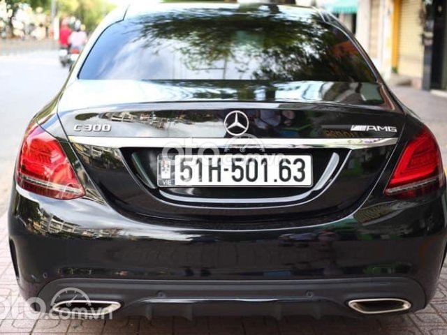 Xe Mercedes C300 năm sản xuất 2019, màu đen, giá không đâu tốt hơn0