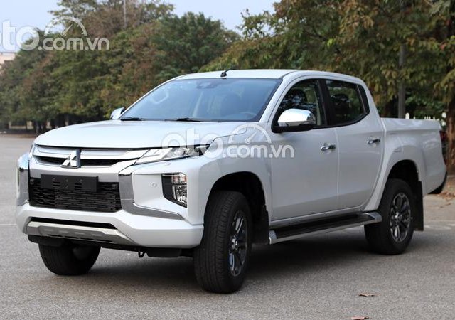 Bán Mitsubishi Triton 4x2 AT Premium đời 2021, màu trắng, giá chỉ 740 triệu0