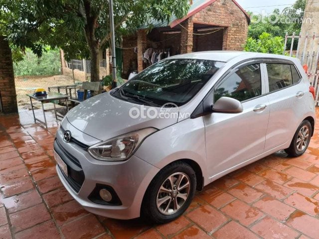 Bán Hyundai Grand i10 năm sản xuất 2015, màu bạc số sàn0