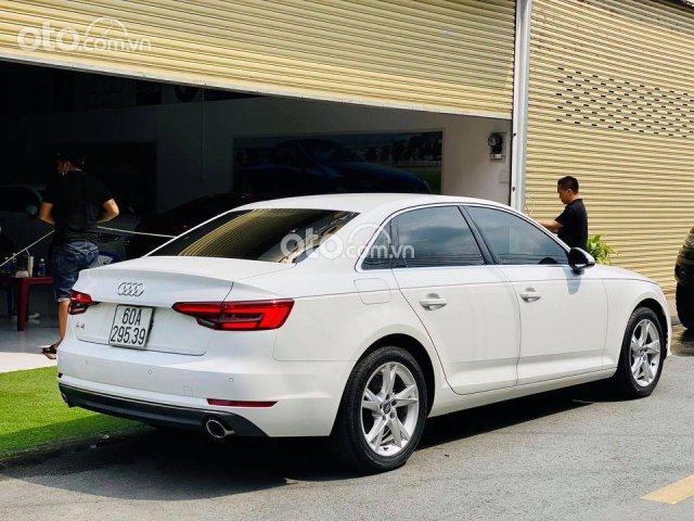 Cần bán xe Audi A4 năm 2016, màu trắng, xe nhập0