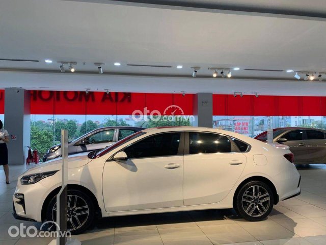 Cần bán xe Kia Cerato đời 2021, màu trắng, giá chỉ 499 triệu0