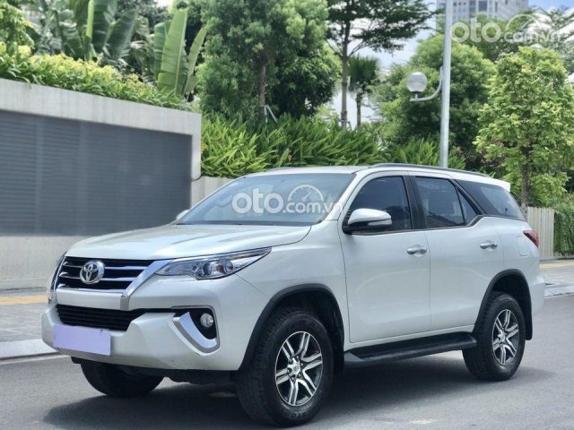 Bán Toyota Fortuner 2.7V 4x2 AT năm 2017, màu trắng