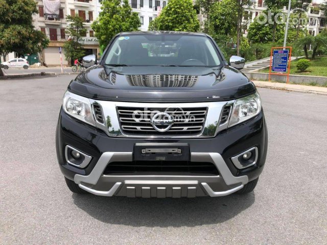 Cần bán Nissan Navara đời 2017, màu đen số tự động0