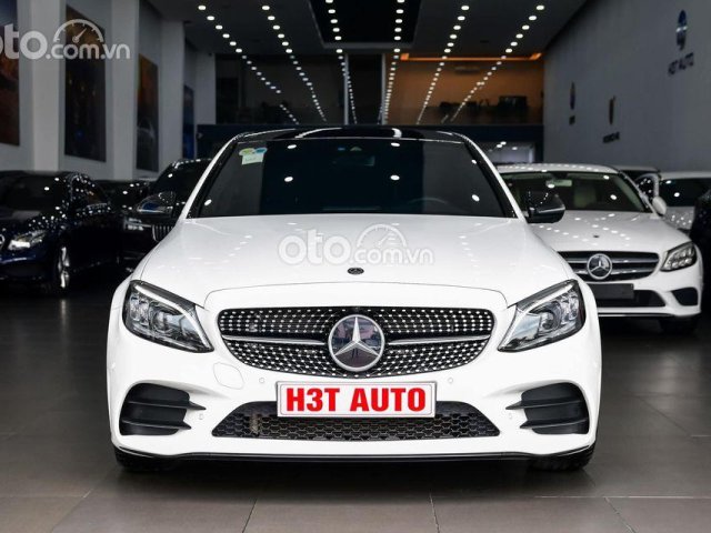 Bán xe Mercedes C300 AMG Facelift đời 2021, màu trắng - ngân hàng hỗ trợ 70%0