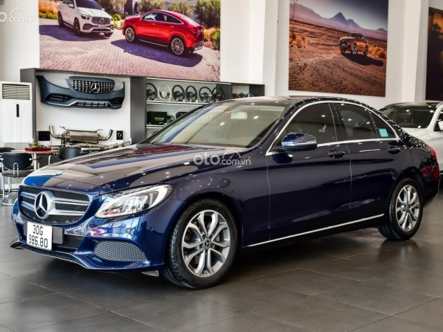 Cần bán lại xe Mercedes C200 sản xuất năm 2018, màu xanh lam, biển Hà Nội0