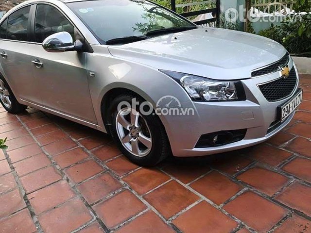 Bán xe Chevrolet Cruze đời 2011, màu bạc chính chủ, giá chỉ 235 triệu