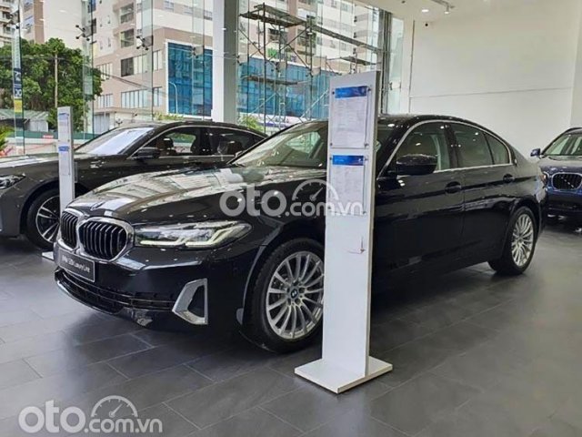 Bán BMW 520i năm 2021, màu đen, nhập khẩu