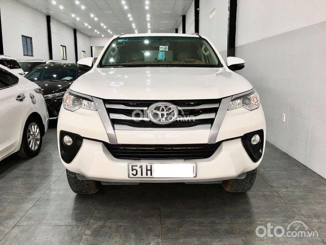 Cần bán gấp Toyota Fortuner sản xuất 2020, màu trắng xe gia đình0