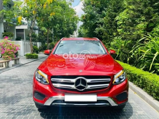 Cần bán Mercedes GLC 250 đời 2018, màu đỏ0