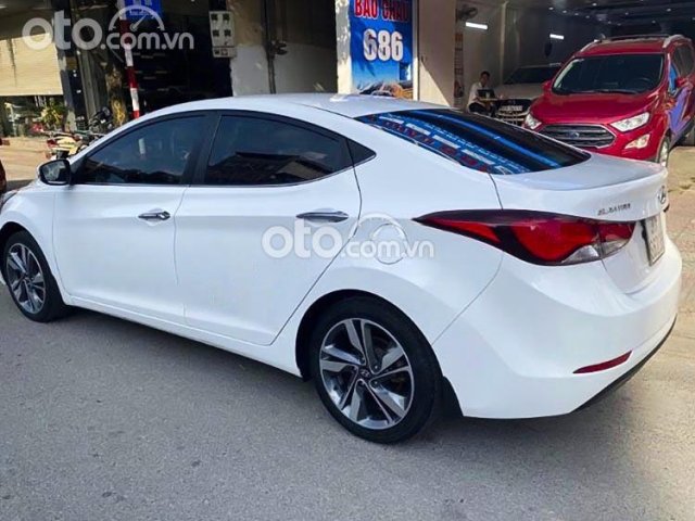 Cần bán lại xe Hyundai Elantra sản xuất 2015, màu trắng, nhập khẩu 