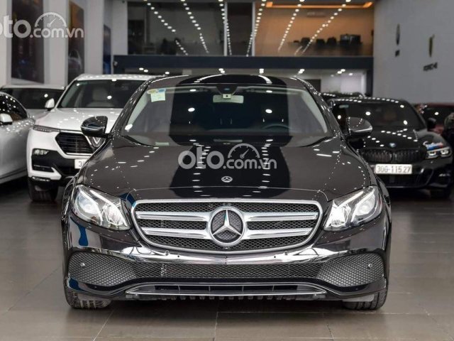 Cần bán Mercedes 2020, màu đen sang trọng, xe nhập0