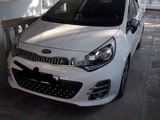 Cần bán lại xe Kia Rio năm sản xuất 2016, màu trắng, xe nhập ít sử dụng0