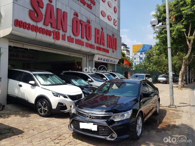 Sàn ô tô Hà Nội bán Toyota Camry 2.5Q màu đen sx 2017, xe một chủ từ đầu đi rất ít nội ngoại thất đẹp0