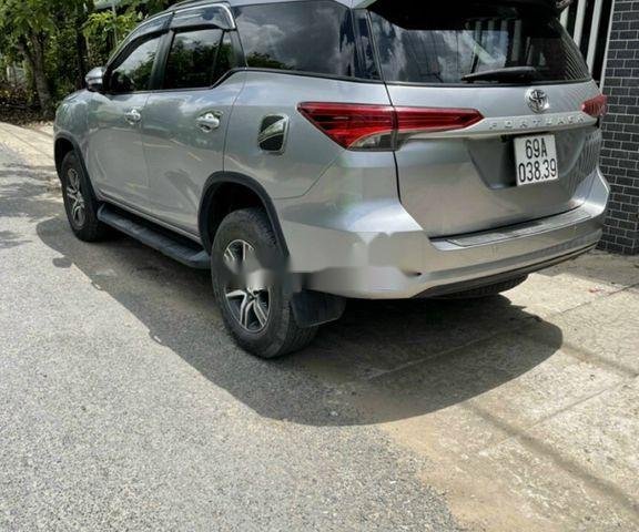 Cần bán gấp Toyota Fortuner đời 2017, màu bạc, nhập khẩu nguyên chiếc0