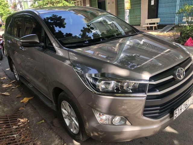 Cần bán lại xe Toyota Innova E năm 2019, màu xám, 620tr0