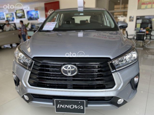 Bán Toyota Innova năm sản xuất 2021, màu xám