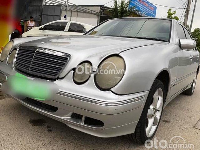 Bán Mercedes E240 năm sản xuất 2002, màu bạc số tự động0