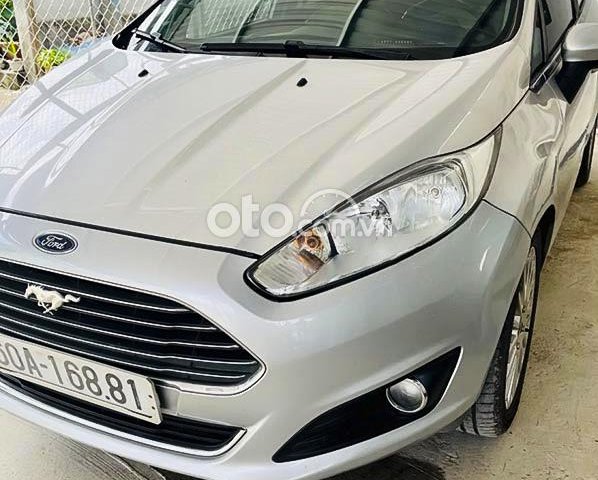 Cần bán xe Ford Fiesta năm 2014, màu bạc còn mới, giá tốt